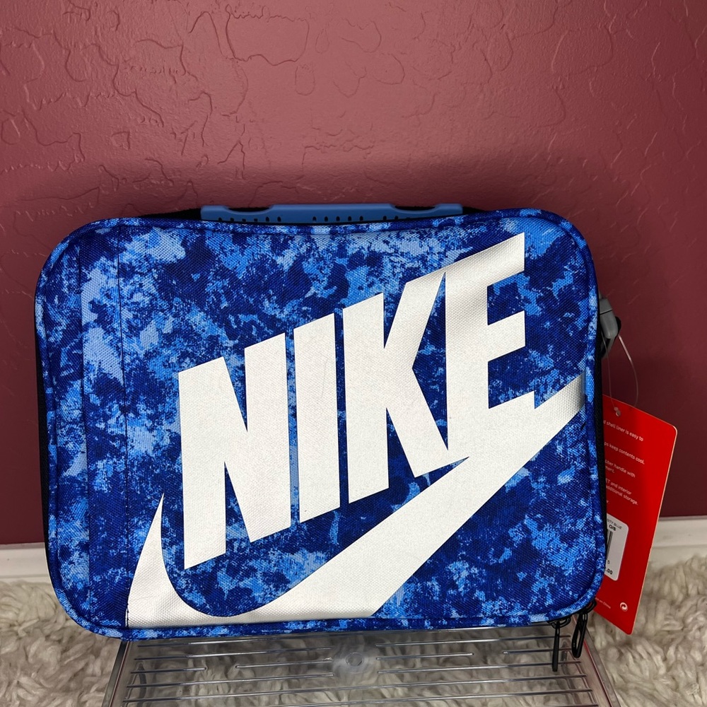 Nike hard shell lunch box